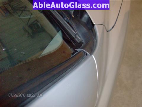 Honda Pilot 2003-2008 Windshield Replace - View of Side Molding