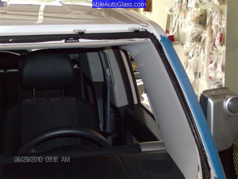 Toyota FJ Cruiser 07-10 Windshield Replacement Close-up View After Priming