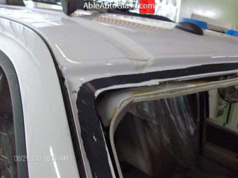Ford Expedition-2007-2011-Acoustic-Interlayer Windshield Replacement - Trimmed Old Seal using Full Cut Method - 2-5mm Thin