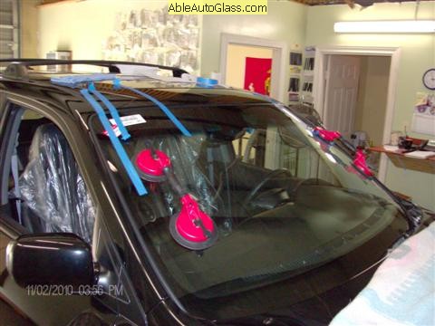 Acura MDX 2006-Windshield Installed by 2 People
