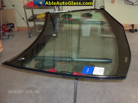 Acura TSX 2009 Windshield Replace- Applied Urethane to Glass with Only 1 Joint