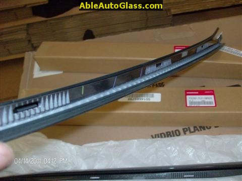 Acura TSX 2009 Windshield Replace- Close-up View of Dealer Molding