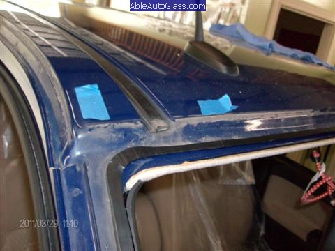 Chevy Colorado 2004-2011 Windshield Replacement - Dirty Pinchweld