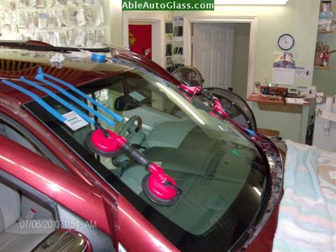 Chrysler Aspen 07-08 Windshield Replacement Installed Using 2 People for Better Placement