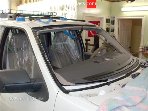 Ford Expedition-2007-2011-Acoustic-Interlayer Windshield Replacement-Full View of Primed Pinchweld