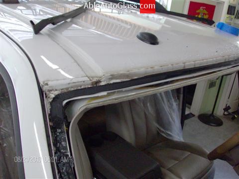Ford Expedition-2007-2011-Acoustic-Interlayer Windshield Replacement-Windshield Removed