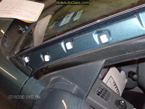 Ford Flex 2009-2011 Windshield Replacement - A-pillar Molding Removed