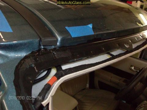 Ford Flex 2009-2011 Windshield Replacement - Primed with Black Pinchweld Primmer to Prevent Future Rust