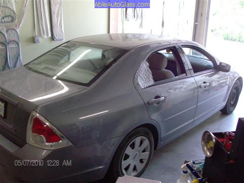 Ford Fusion 2006-2011 Vent Glass Replacement - Rear Right Broken Glass