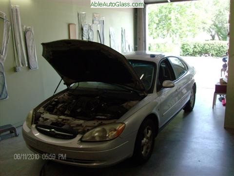 Ford Taurus 2000-2007 Windshield Replacement - Arrived at shop