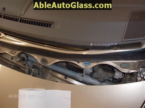 Honda Accord 2003-2007 Windshield Replace - Cowl and Windshield Removed
