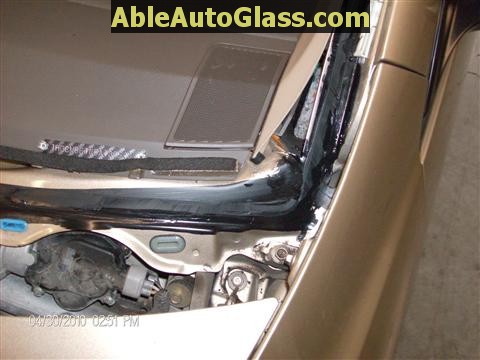 Honda Accord 2003-2007 Windshield Replace - Primed to Help Prevent Rust