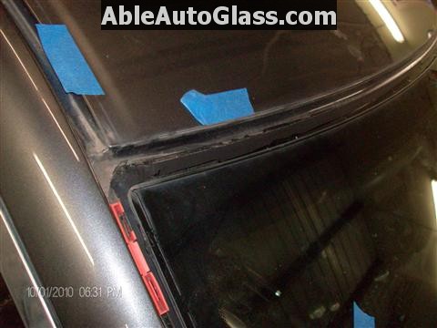 Honda Accord 2010 Front Windshield Replacement - Dirty Pinchweld