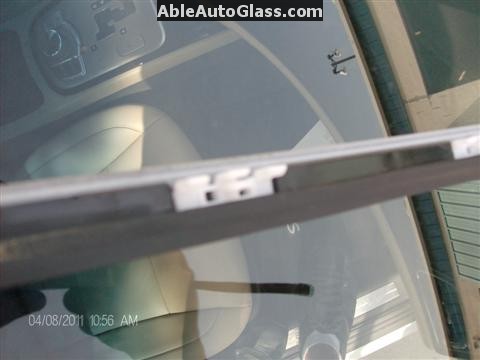 Hyundai Genesis 2011 Windshield Replace - Close-up of Clips
