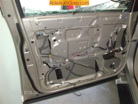 Infinit QX56 2008 Front Left Door Glass Laminated - clear view of inside panel