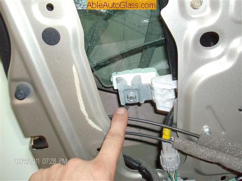 Infinit QX56 2008 Front Left Door Glass Laminated - remove bolts from here