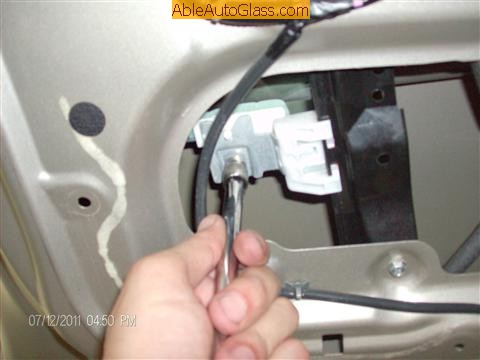 Infinit QX56 2008 Front Left Door Glass Laminated - tighten bolts