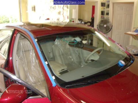 Infiniti M35 2007 Windshield Replacement - Drip Rail Molding Removed