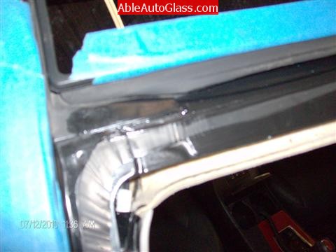 Lexus ES350 2007-2011 Windshield Replacement - View of Primed Pinchweld Right Side