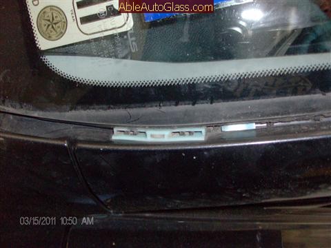 Lexus IS 250 2008 Windshield Replace - retainers attached to body