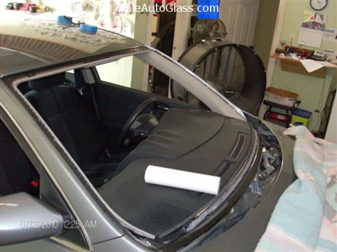 Nissan Altima 2007-2011 Windshield Replacement - View of the Whole Pinchweld Primed