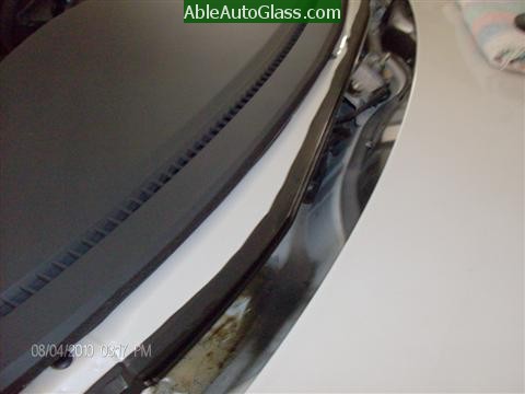 Subaru Tribeca 2008-2011 Windshield Replacement - View of Bottom Primed