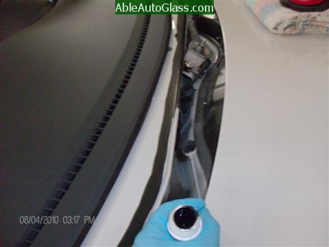 Subaru Tribeca 2008-2011 Windshield Replacement - View of Primer