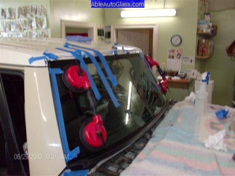Toyota FJ Cruiser 07-10 Windshield Replacement Installed with 2 People for Better Placement