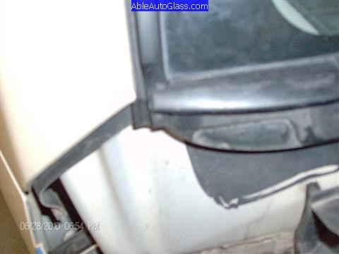 Toyota FJ Cruiser 07-10 Windshield Replacement Right Edge of Glass Exposed