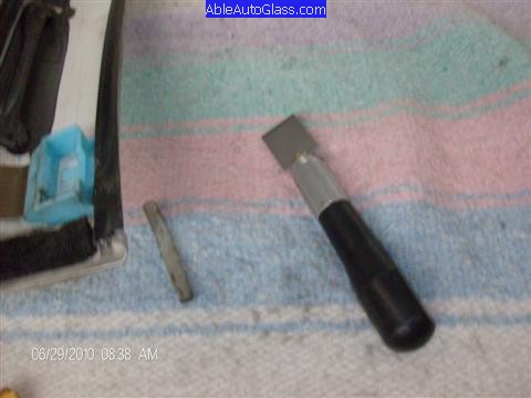 Toyota FJ Cruiser 07-10 Windshield Replacement Stubby Knife Used to Trim Old Seal