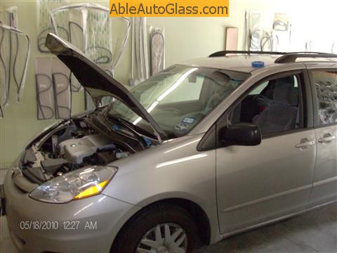 Toyota Sienna Windshield Replace - ready to replace